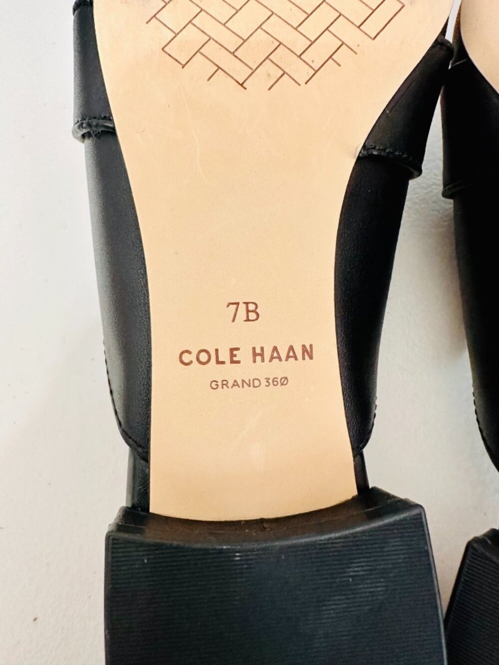NEW COLE HAAN BLACK LEATHER SLIP-ON SLIDES MULES FLATS SANDALS 7B - Picture 8 of 8